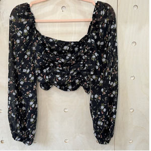 BOOHOO Black Floral Ruched Puff Sleeve Blouse Size 2 Long Sleeve Cropped Roses